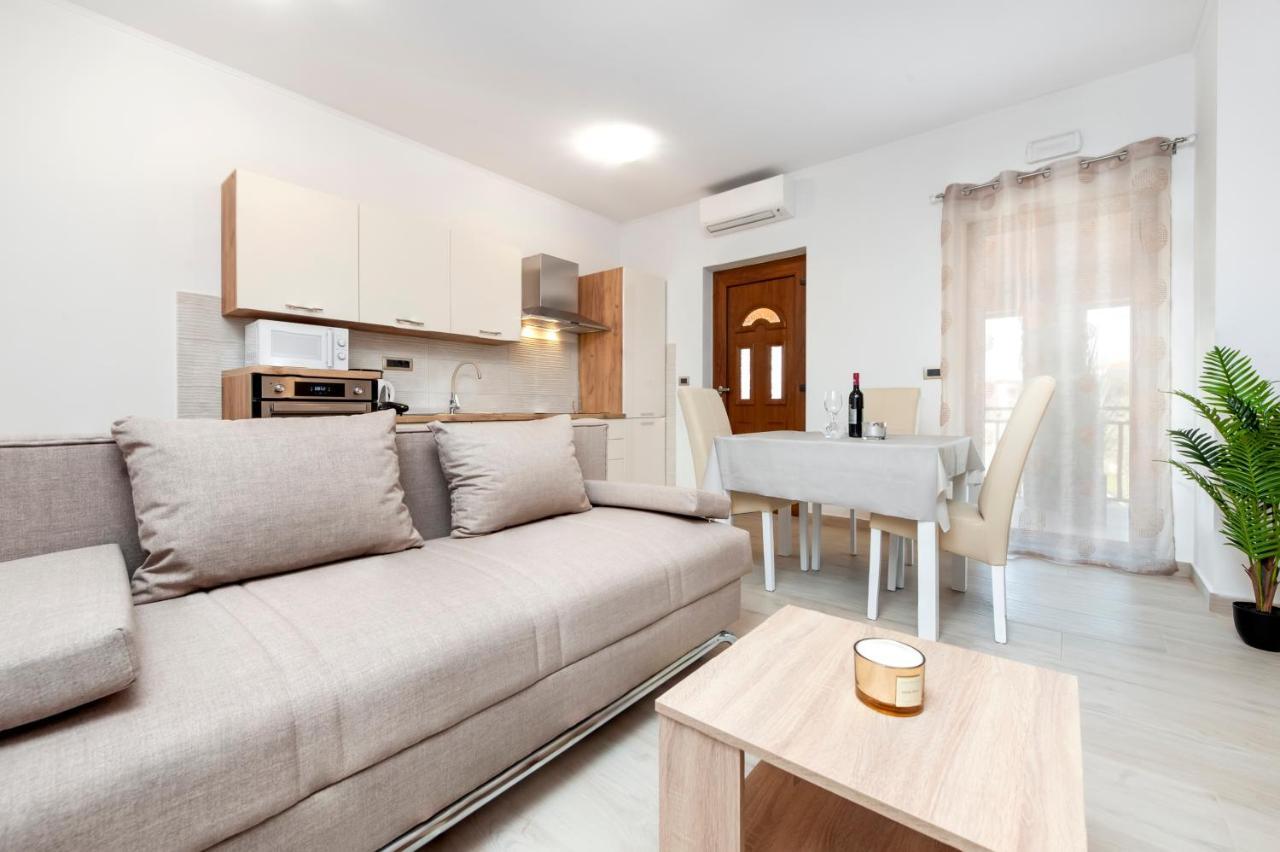 Comfort Karla Apartment *
