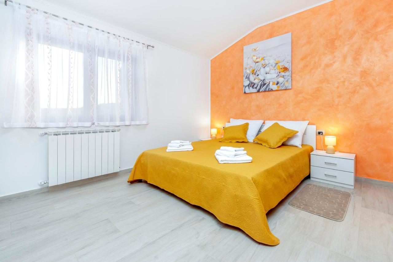 Comfort Karla Apartment *